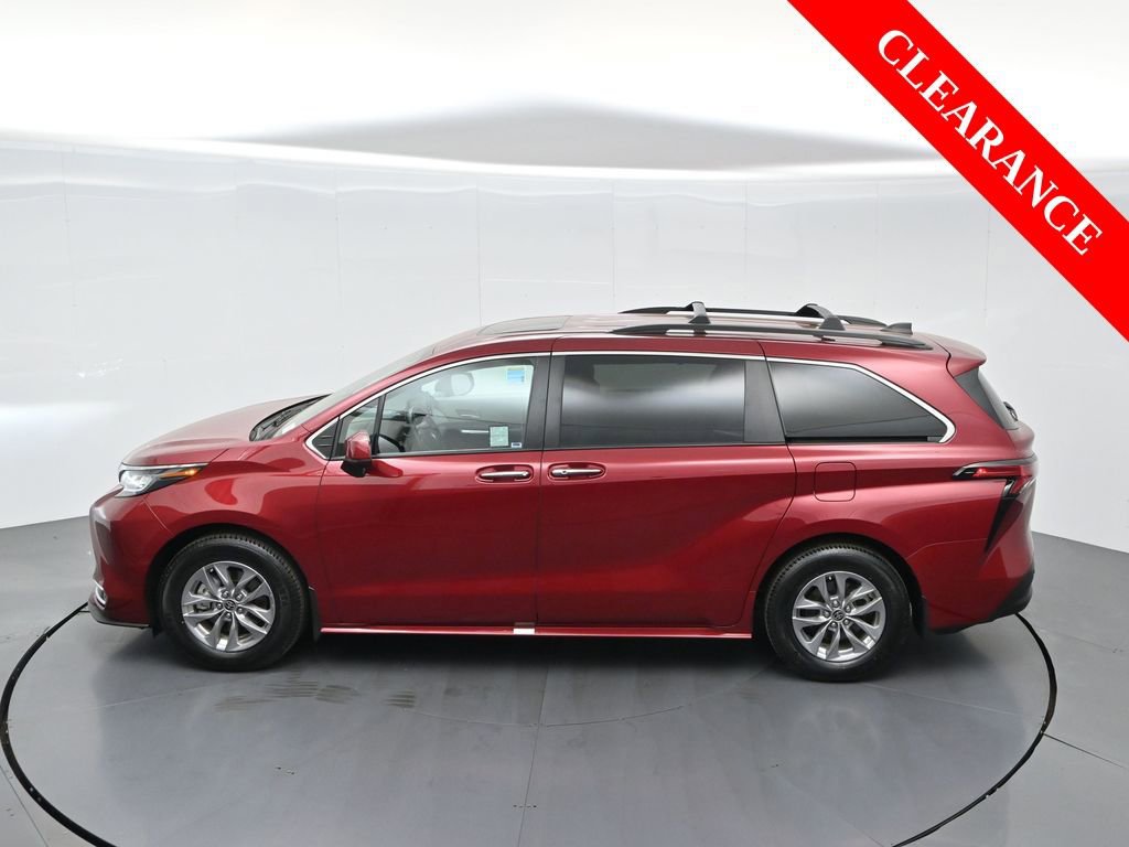 Used 2022 Toyota Sienna XLE image 62