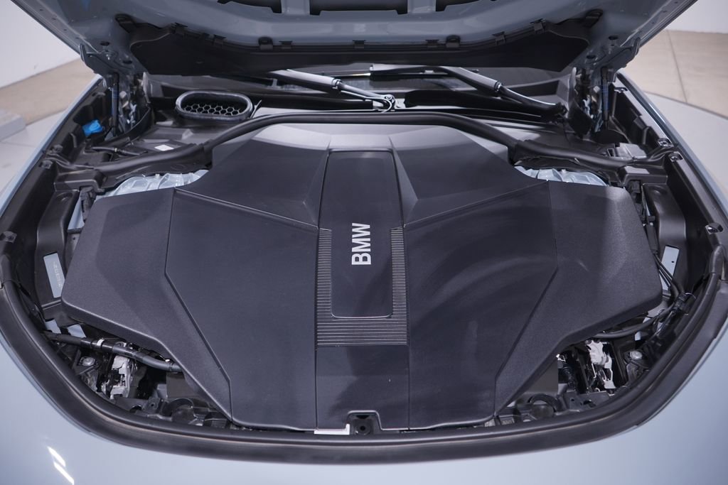 Used 2025 BMW i7 eDrive50 w/ M Sport Package image 24