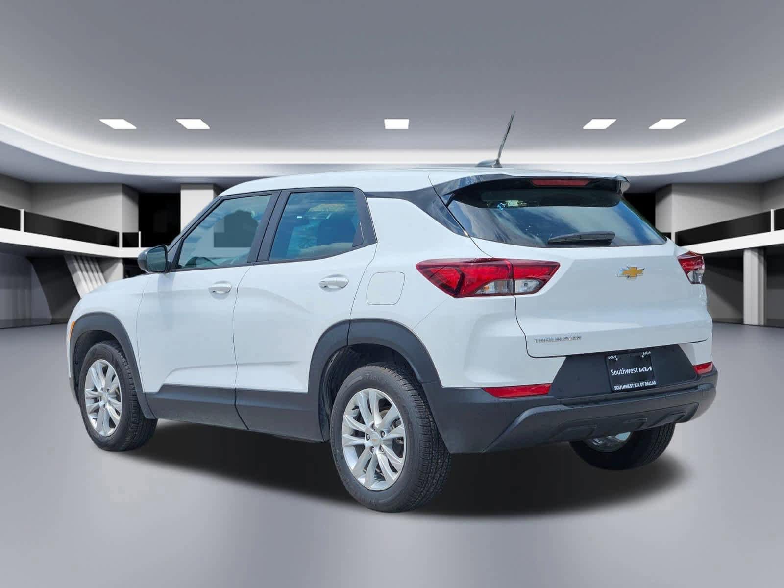 Used 2023 Chevrolet TrailBlazer LS FWD image 3