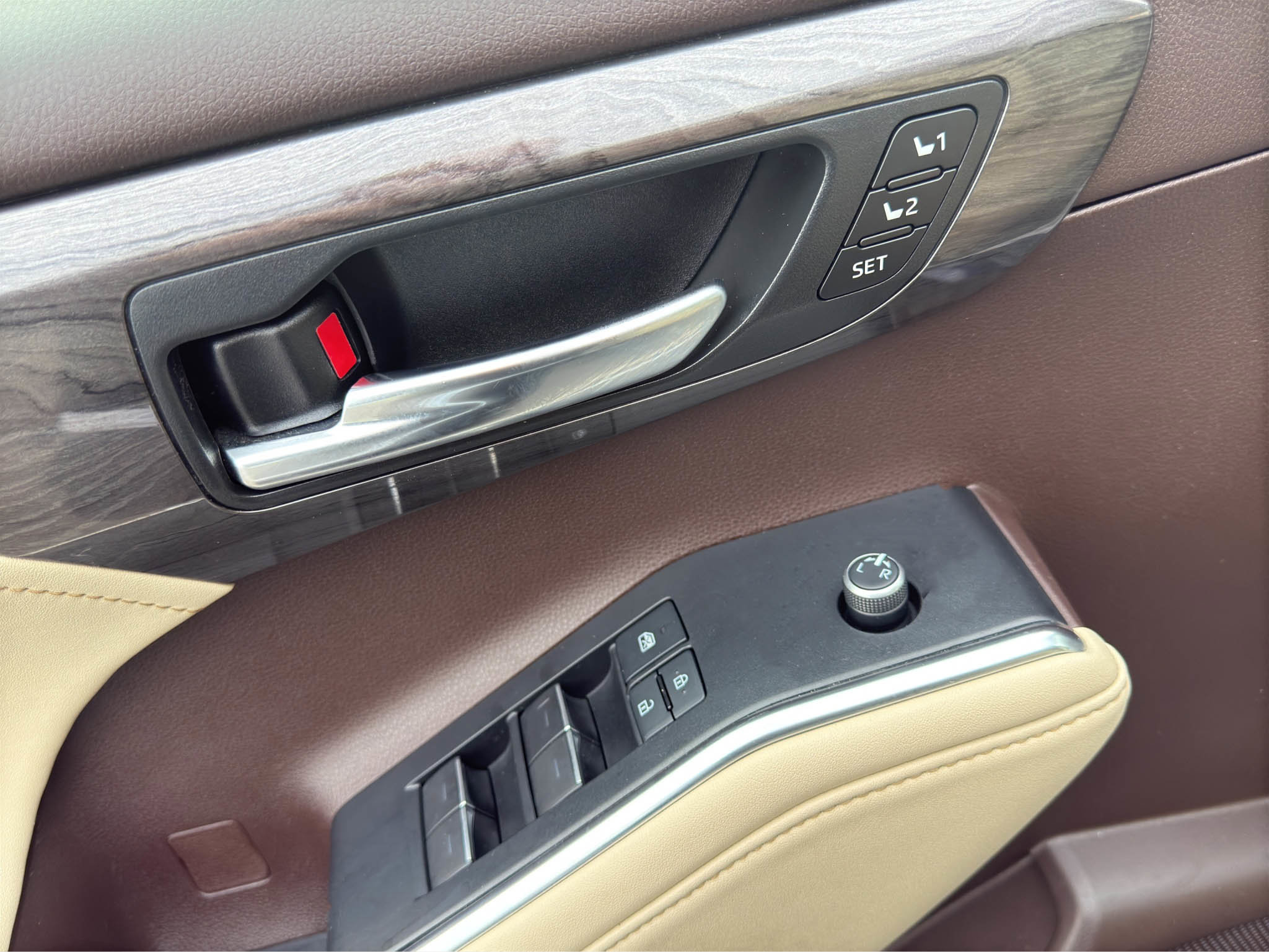 Used 2022 Toyota Highlander Limited image 11