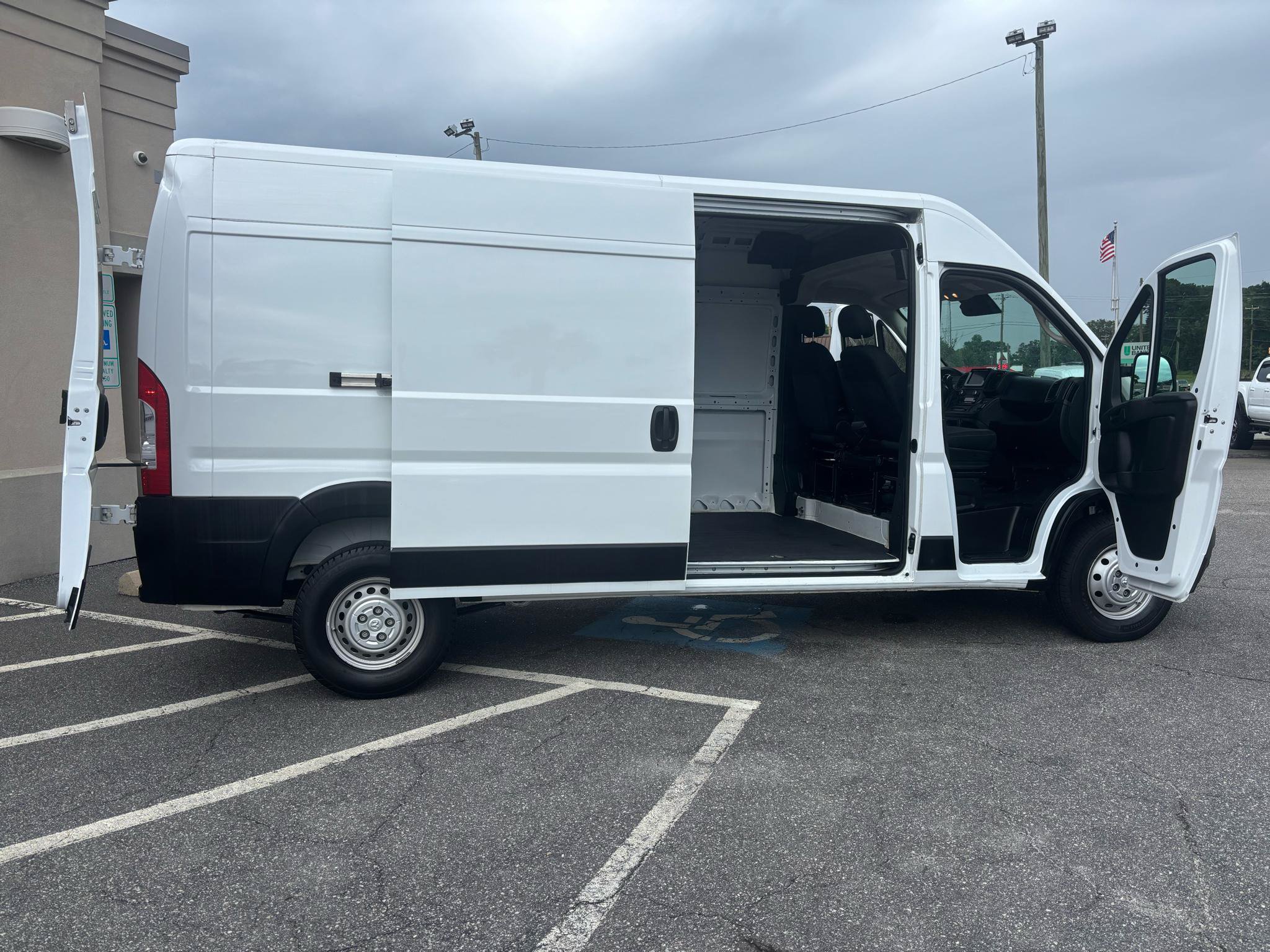 Used 2024 RAM ProMaster 2500 w/ Convenience Group FWD image 30