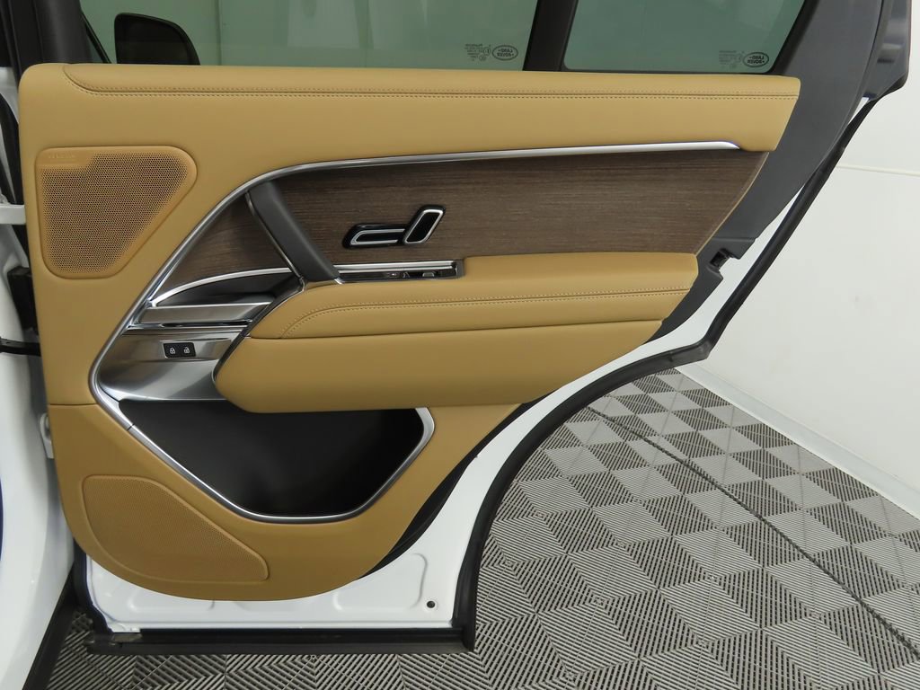 New 2025 Land Rover Range Rover SE image 27