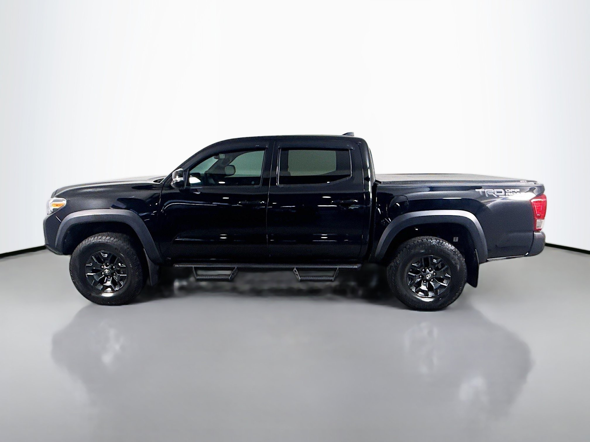 Used 2017 Toyota Tacoma TRD Off-Road w/ Tow Package (A/T) AWD/4WD image 6