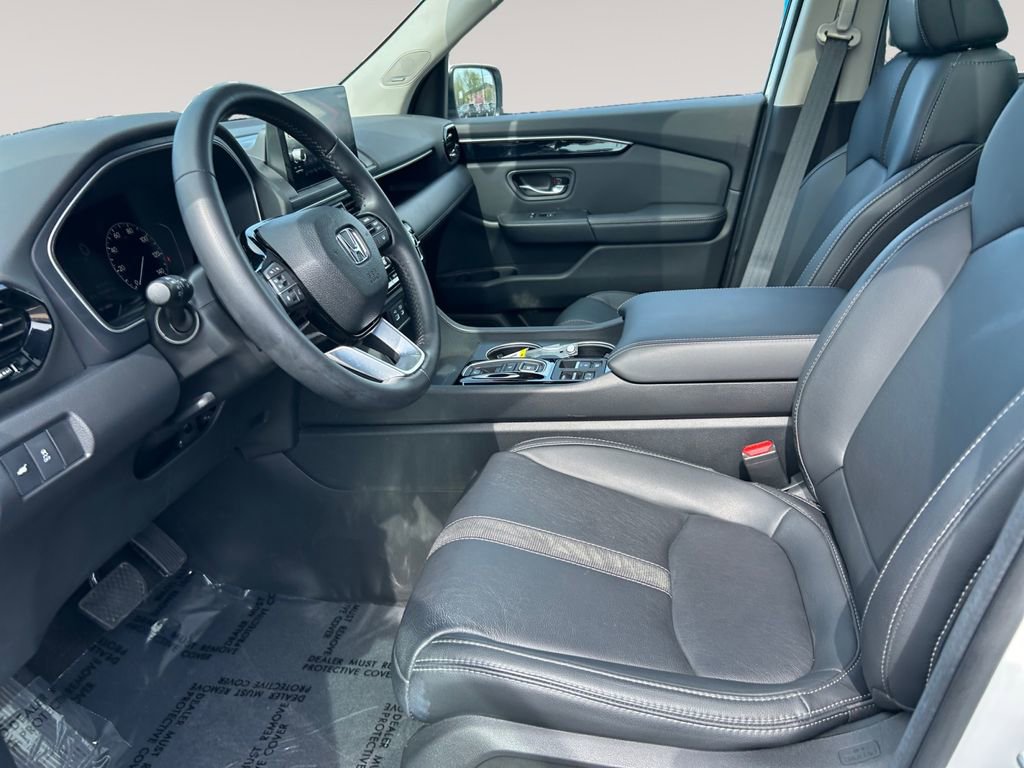Used 2025 Honda Pilot Touring image 9