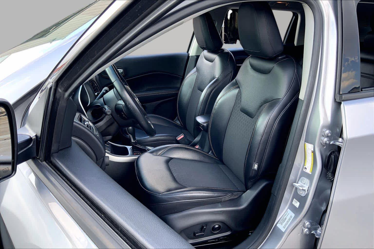 Used 2018 Jeep Compass Latitude w/ Popular Equipment Group FWD image 8