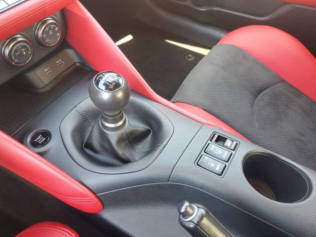 Certified 2024 Nissan Z Performance w/ Floor Mat Package RWD image 22