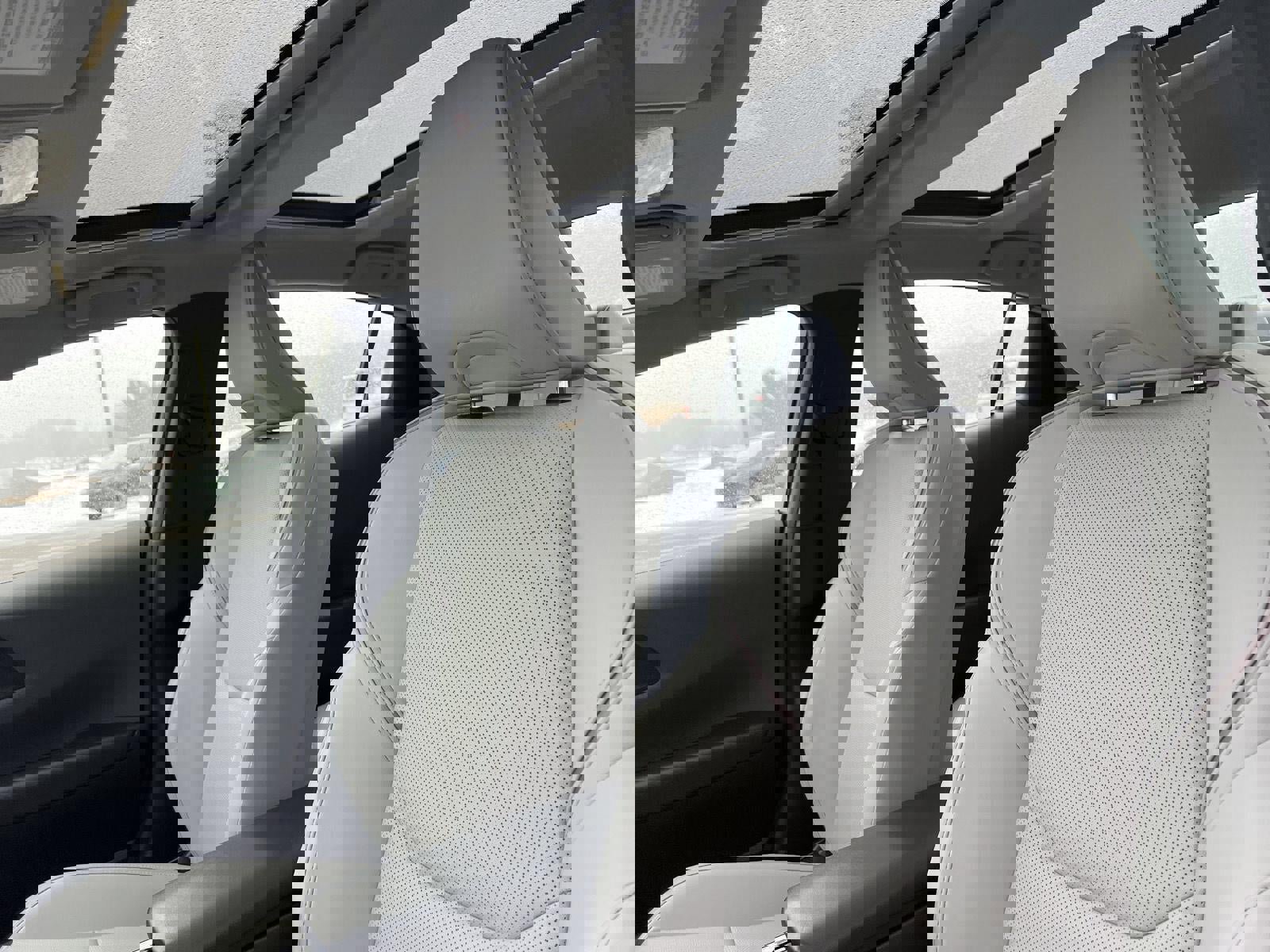 Used 2025 Toyota Prius XLE image 23