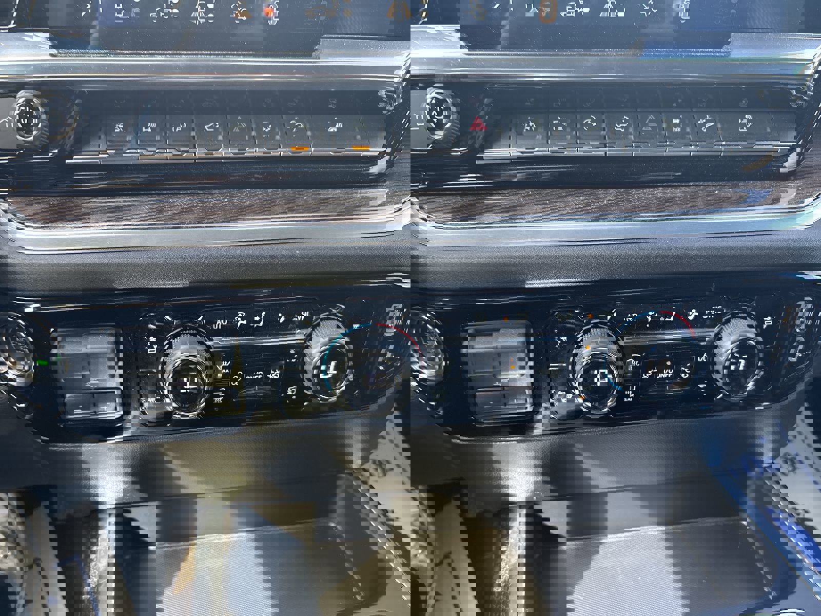 New 2025 Chevrolet Silverado 1500 RST image 17