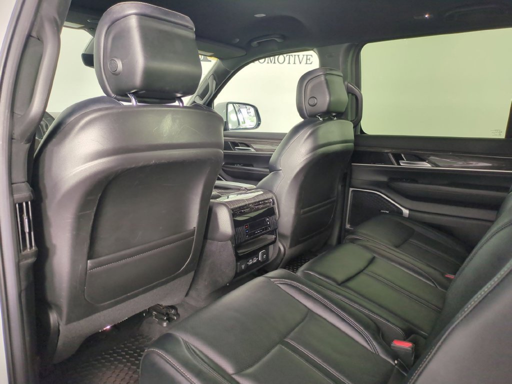 Used 2022 Jeep Wagoneer Series III AWD/4WD image 31