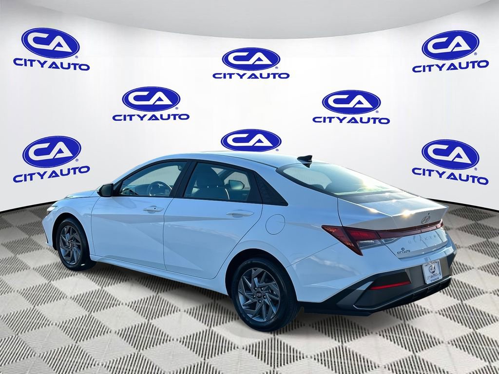 Used 2024 Hyundai Elantra SEL image 6