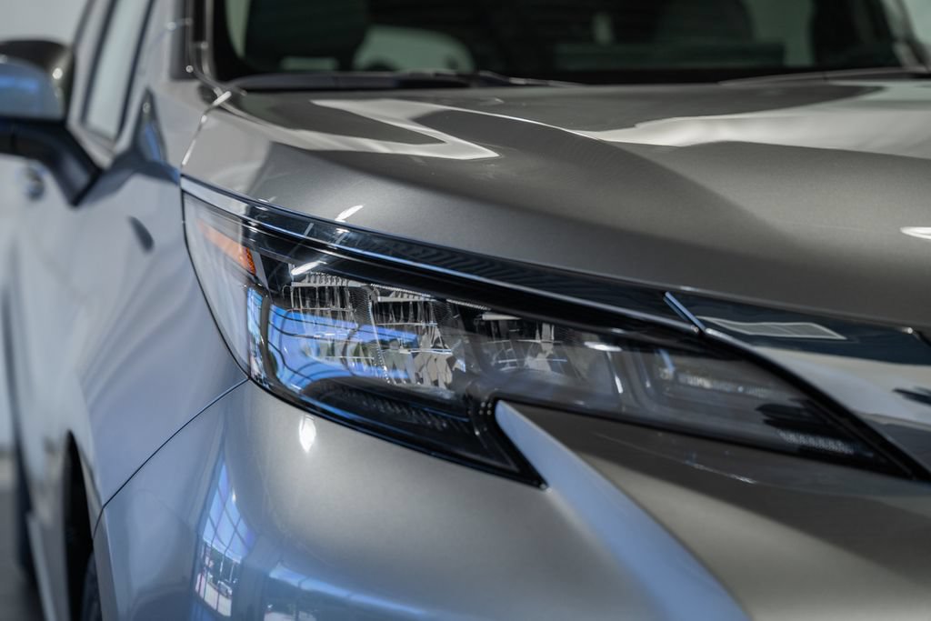 New 2026 Toyota Sienna XLE FWD image 11