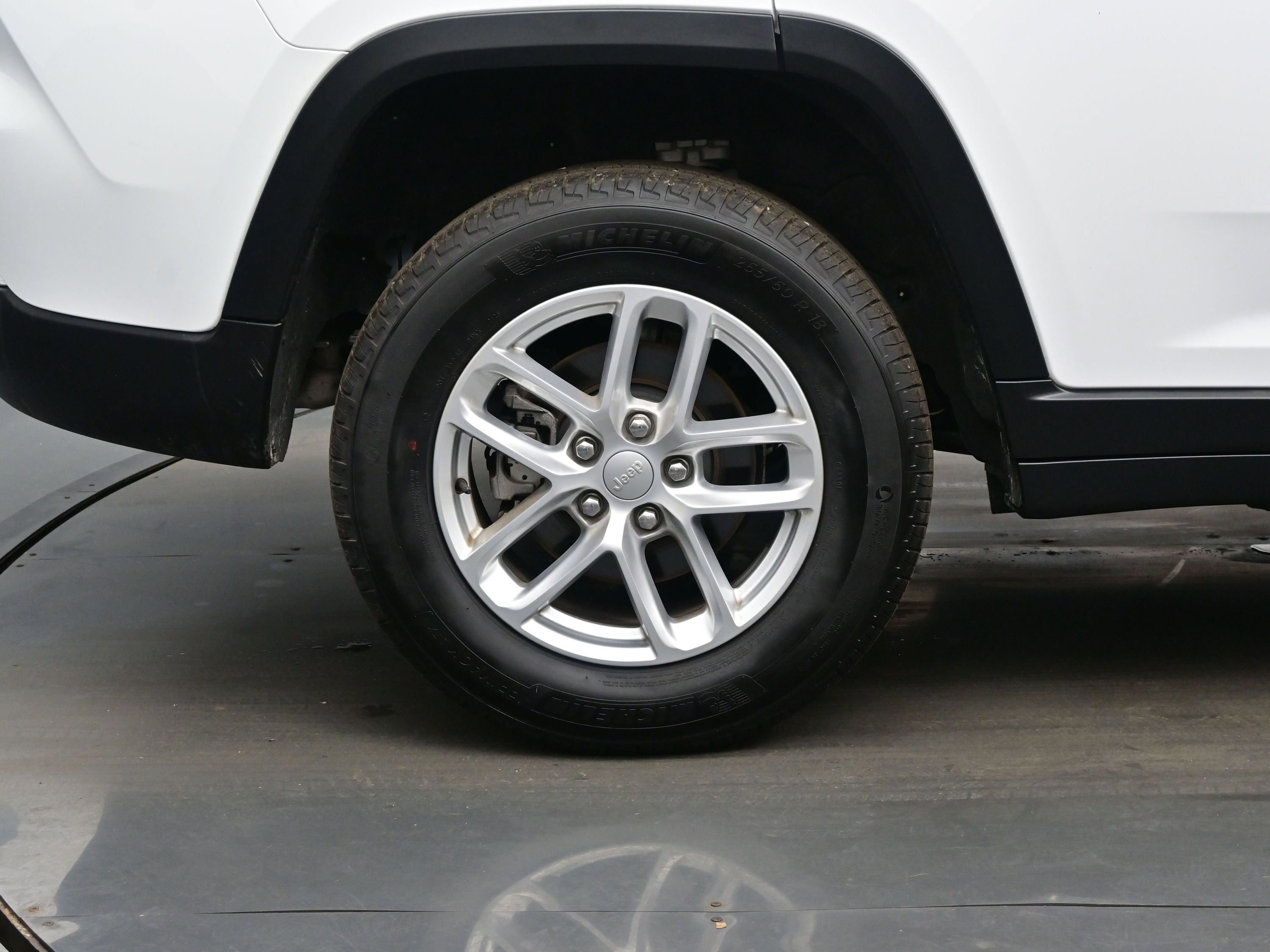 Used 2025 Jeep Grand Cherokee Laredo X w/ Luxury Tech Group I image 9