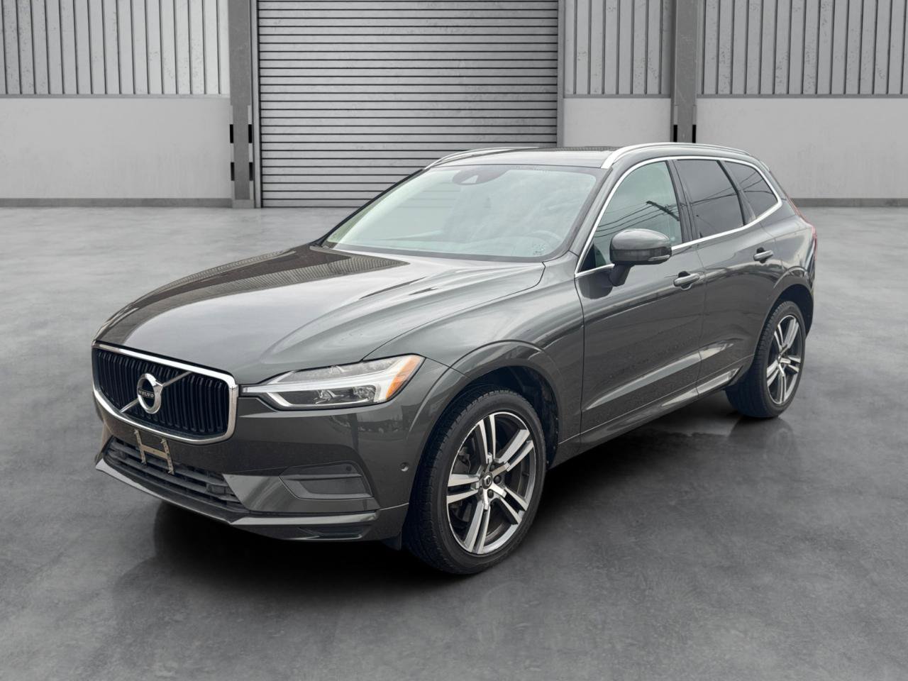 Used 2018 Volvo XC60 T6 Momentum w/ Vision Package image 28