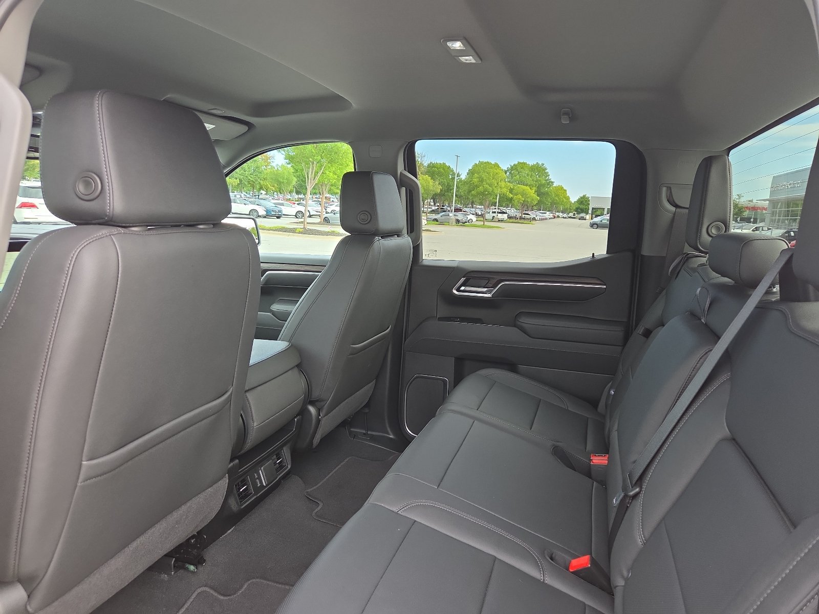Used 2026 GMC Sierra 1500 SLT AWD/4WD image 10