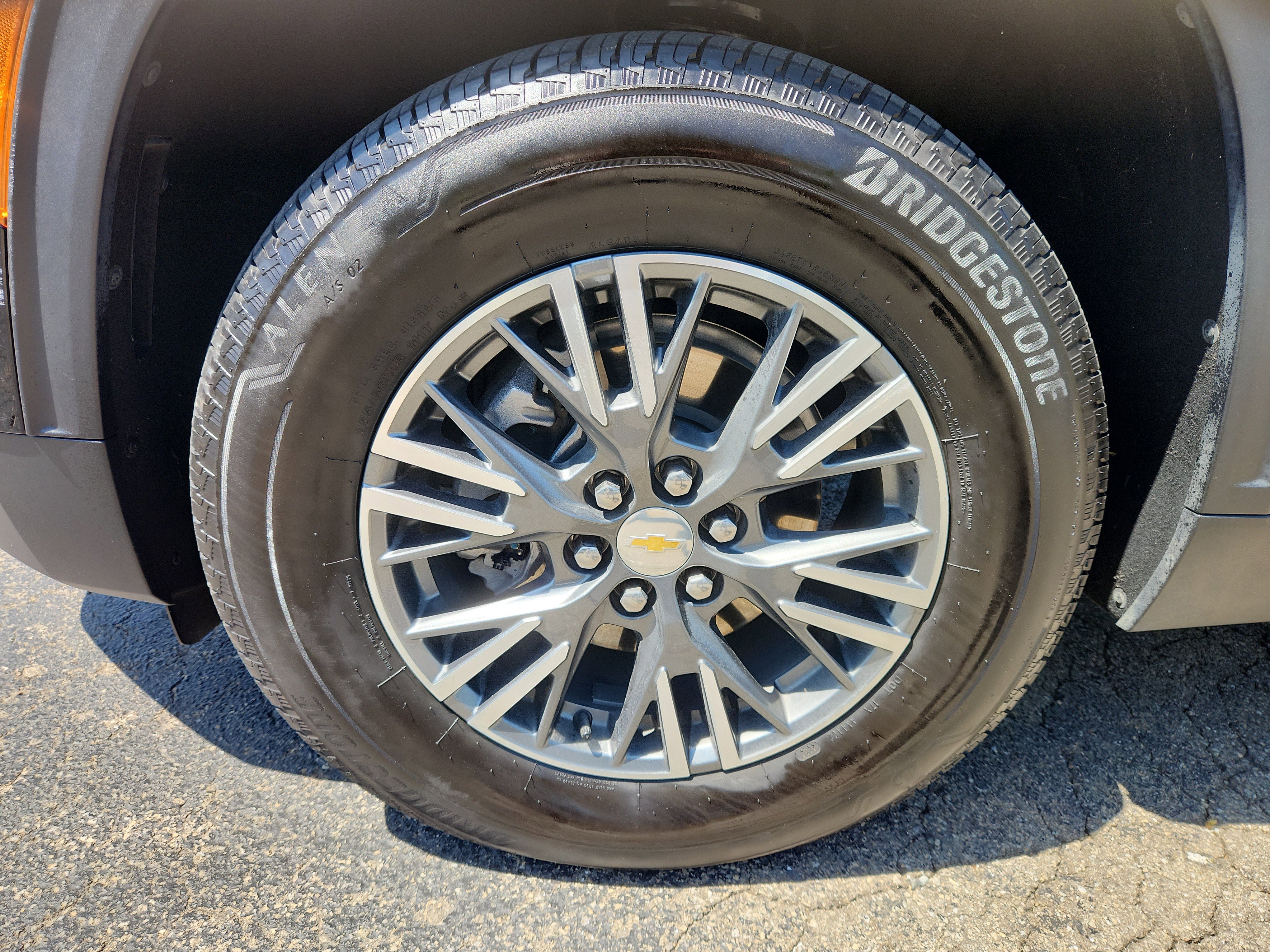 Used 2025 Chevrolet Traverse LT image 43