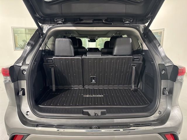 New 2026 Toyota Highlander Platinum image 13