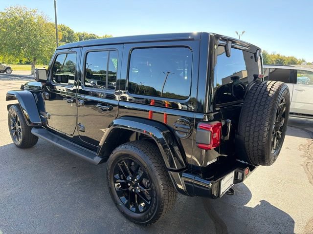 Used 2022 Jeep Wrangler Unlimited Sahara AWD/4WD image 7