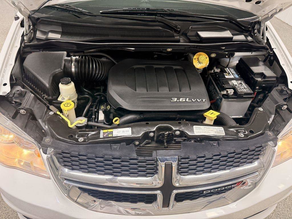 Used 2017 Dodge Grand Caravan SXT image 44