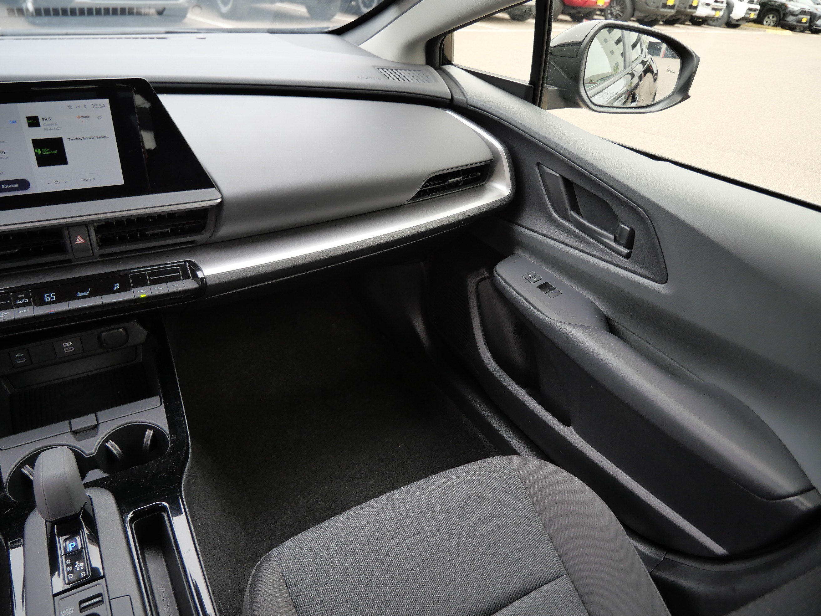 Certified 2025 Toyota Prius LE FWD image 12