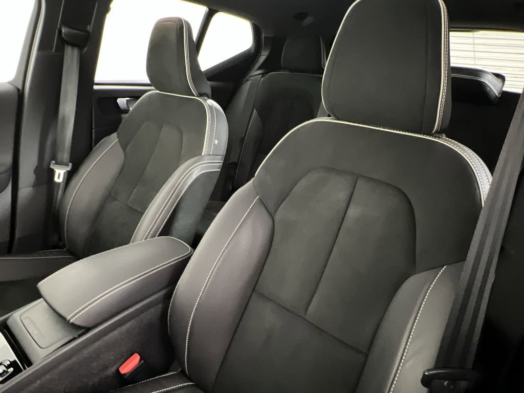 Used 2021 Volvo XC40 T5 R-Design w/ Advanced Package image 12