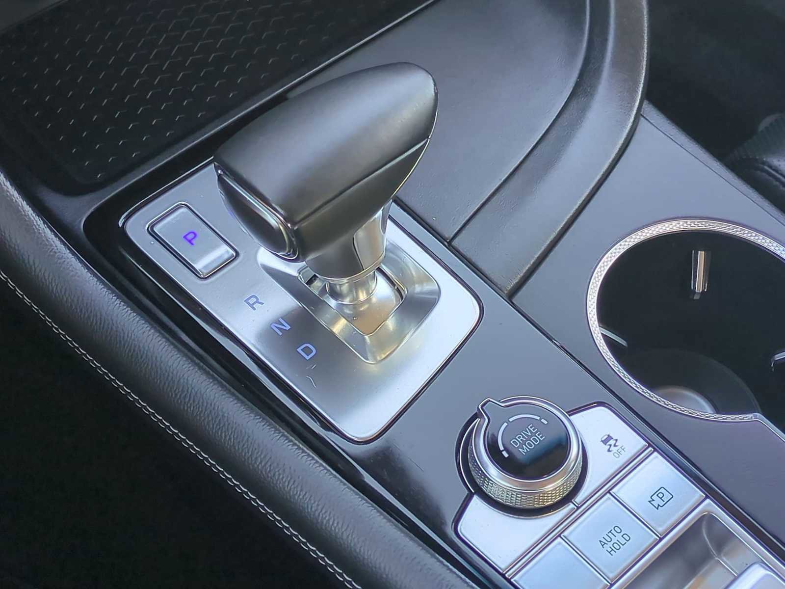 Used 2025 Genesis G70 2.5T image 16