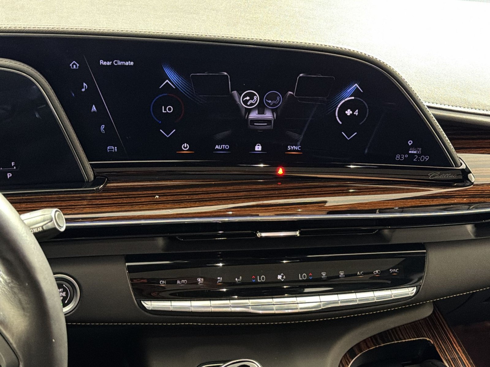 Used 2022 Cadillac Escalade Premium Luxury AWD/4WD image 18