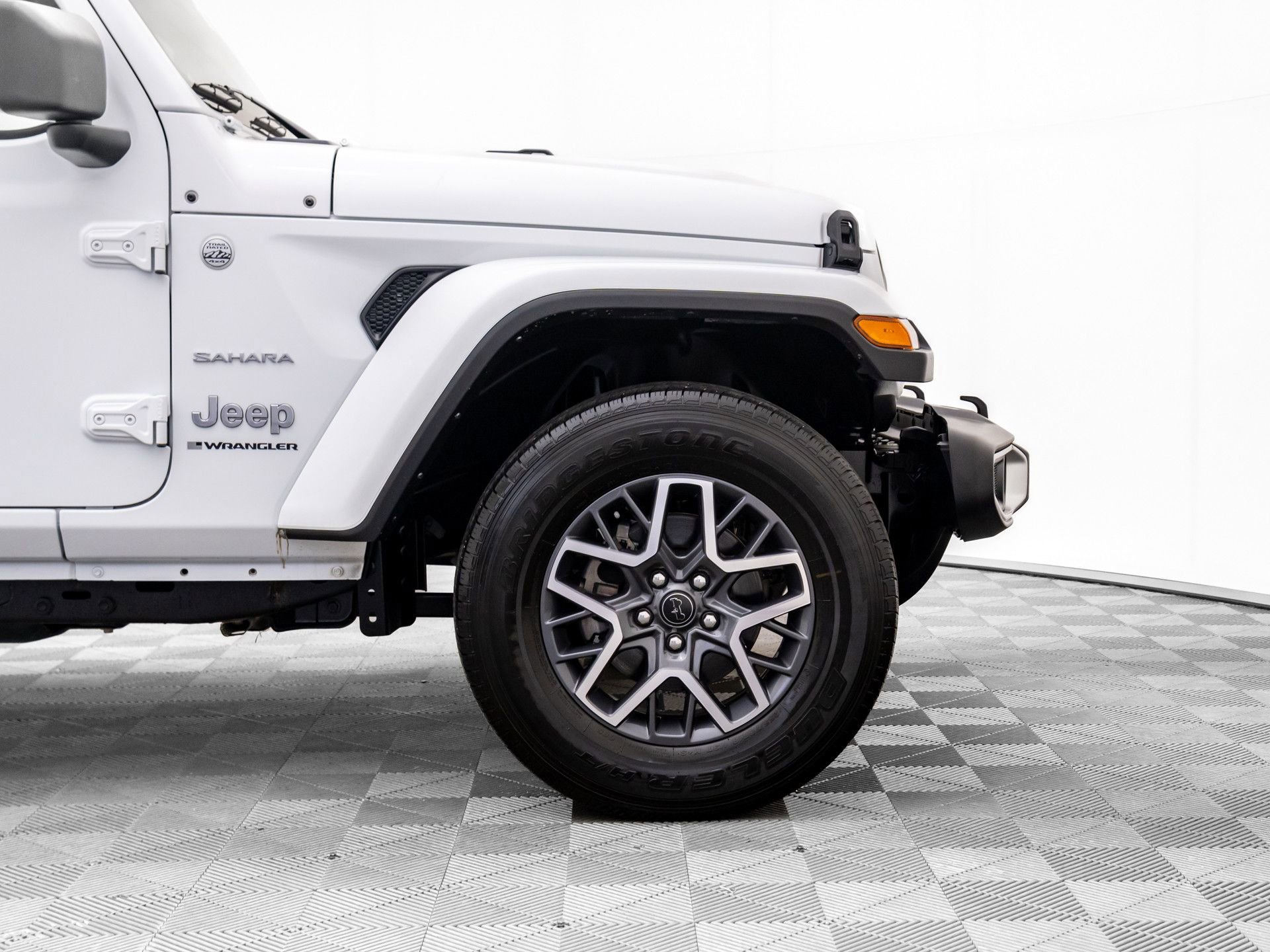 Used 2024 Jeep Wrangler Sahara image 35