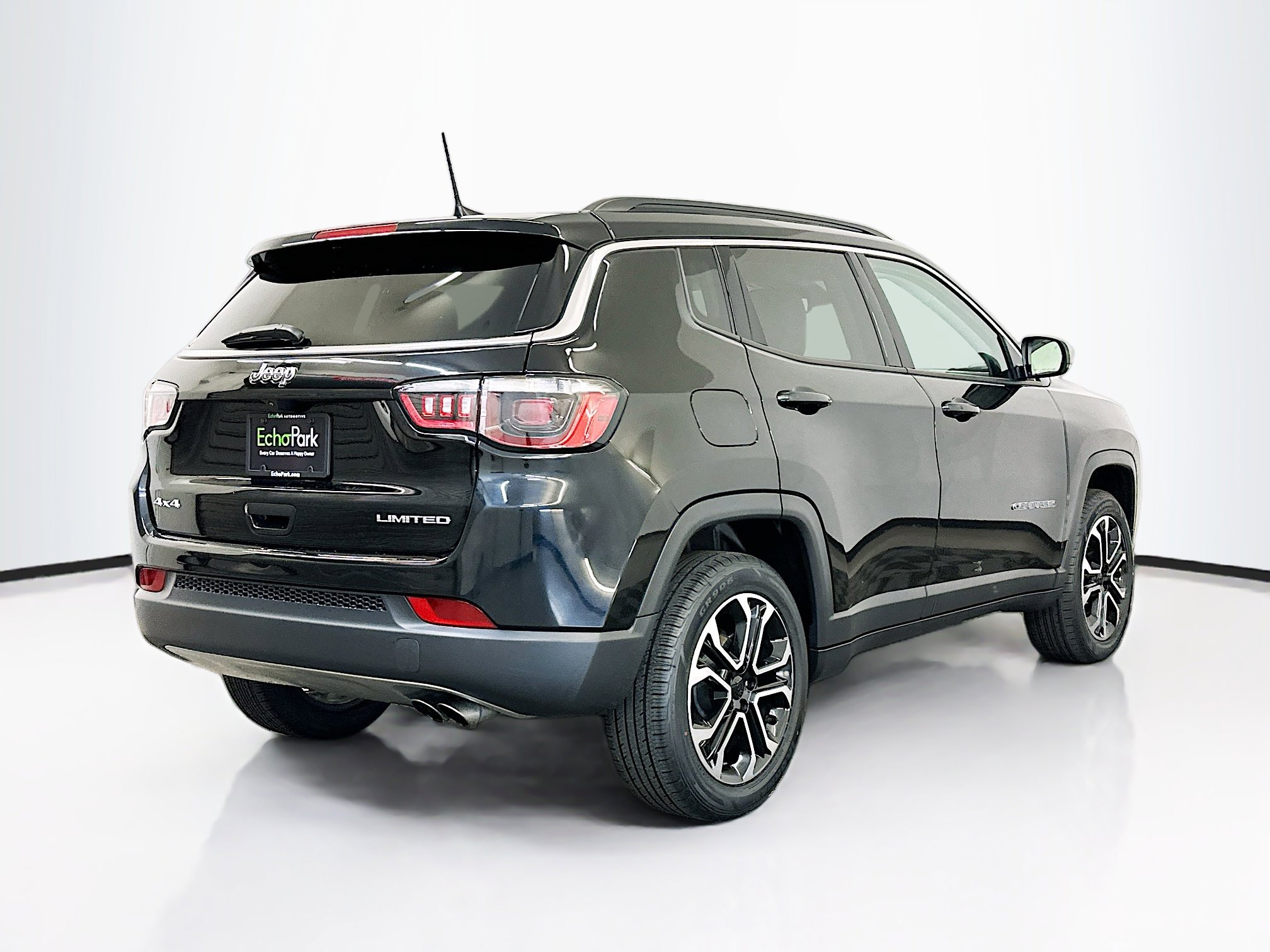 Used 2022 Jeep Compass Limited image 9