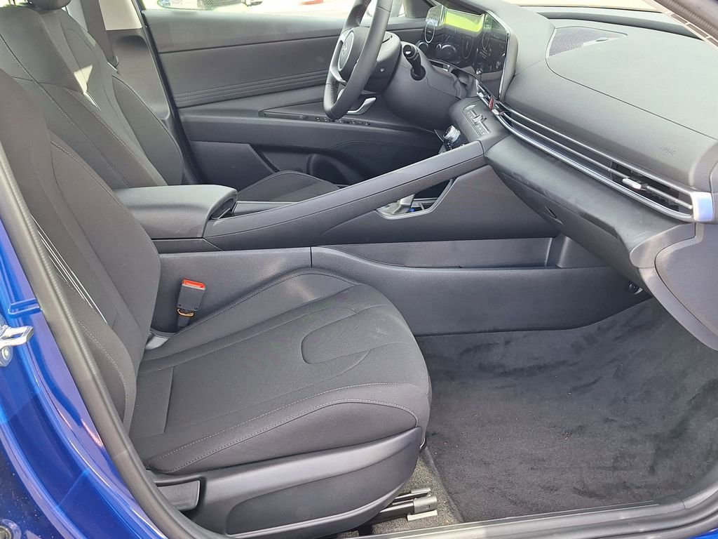 Used 2024 Hyundai Elantra SEL w/ Convenience Package image 25