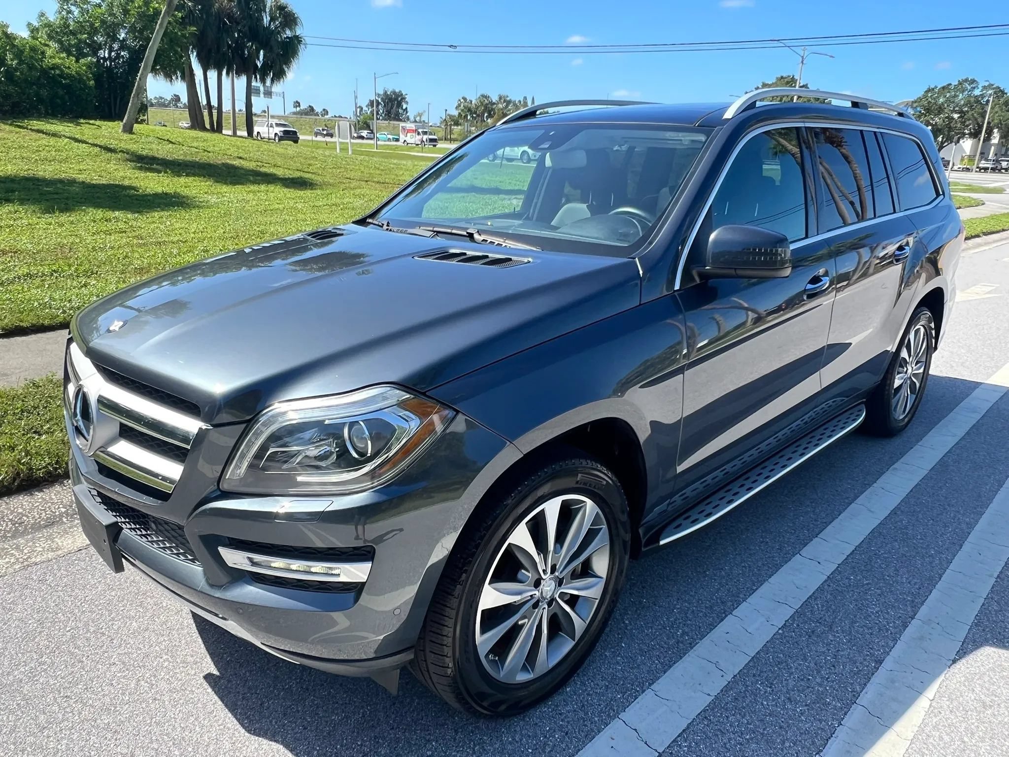 Used 2014 Mercedes-Benz GL 450 4MATIC w/ Lighting Package image 46