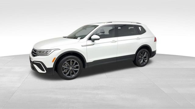 Certified 2022 Volkswagen Tiguan SE w/ Panoramic Sunroof Package image 7