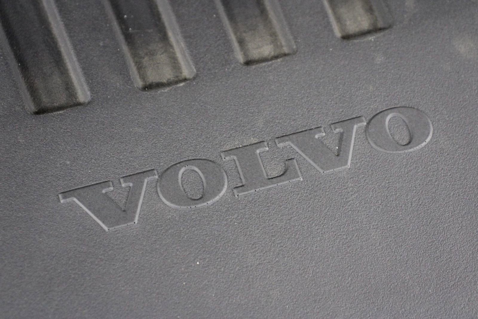 Certified 2025 Volvo V60 B5 Cross Country Plus image 25