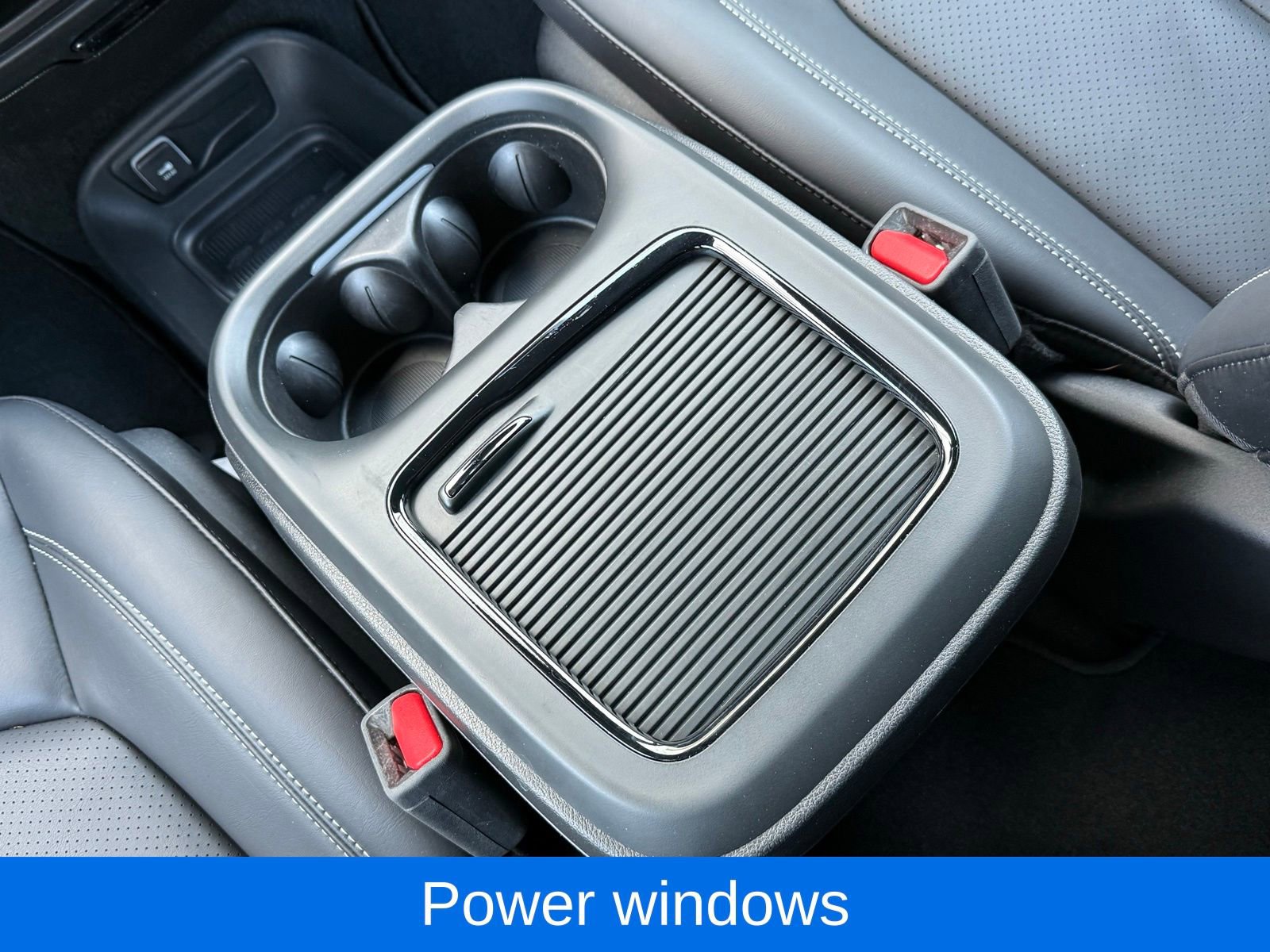 Used 2023 Chrysler Pacifica Touring-L w/ Uconnect Theater Family Group image 36