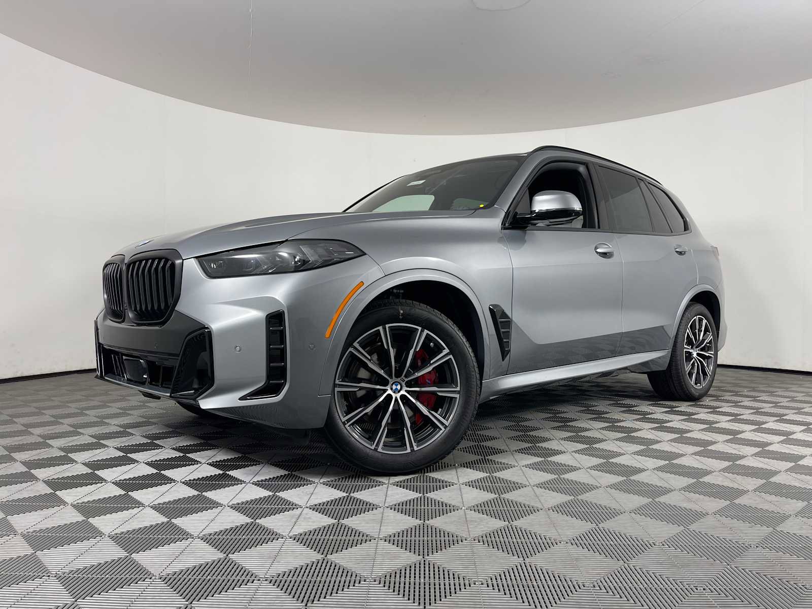 New 2026 BMW X5 xDrive40i w/ M Sport Package