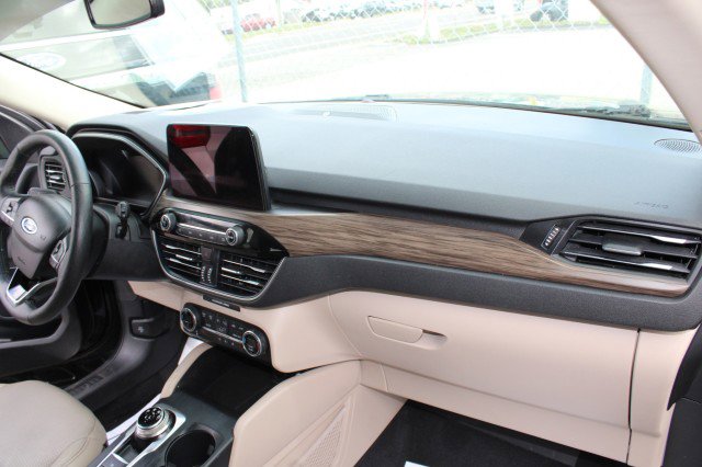 Used 2020 Ford Escape Titanium image 7