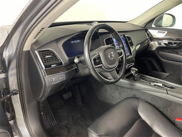 Used 2017 Volvo XC90 T6 Momentum w/ Vision Package image 3