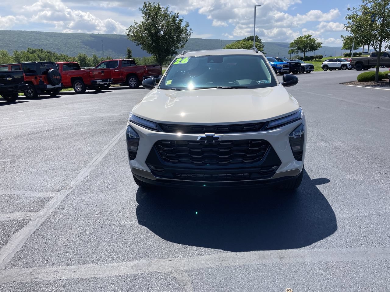 New 2026 Chevrolet Trax ACTIV w/ Sunroof Package FWD image 2