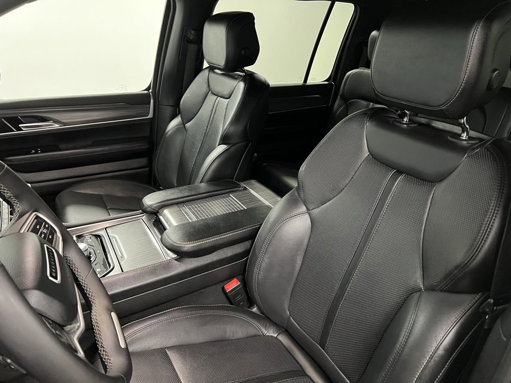 Used 2023 Jeep Wagoneer L Series III w/ Premium Group I image 24