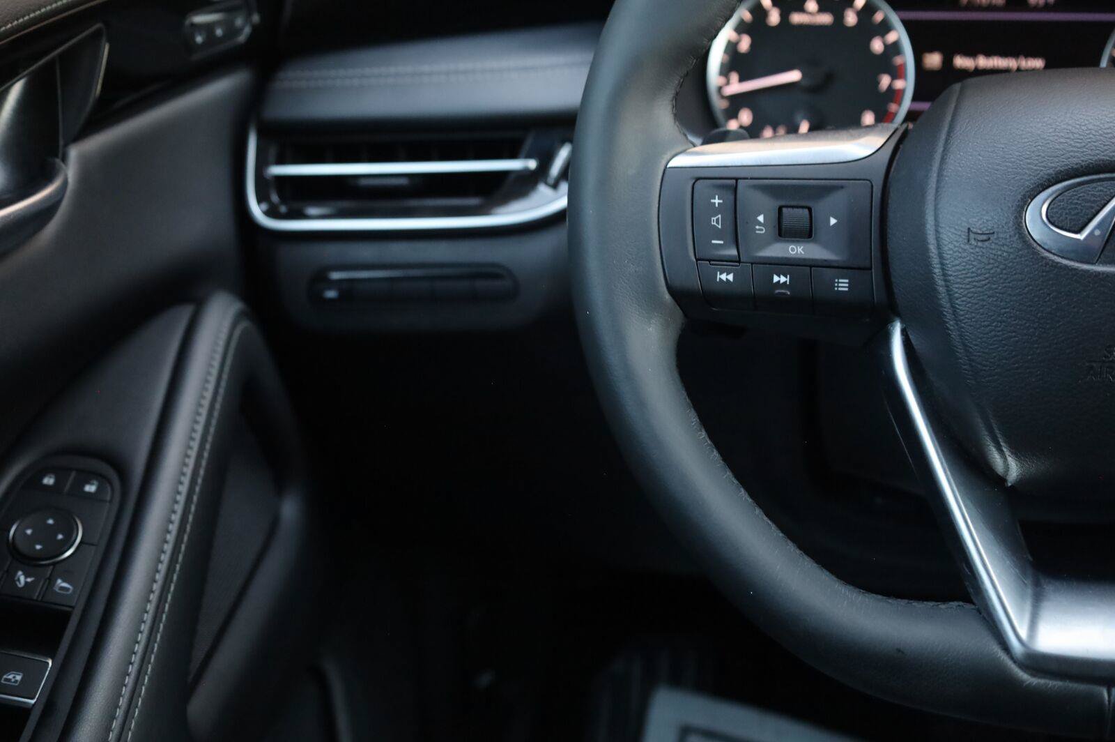Used 2023 INFINITI QX60 Pure FWD image 37