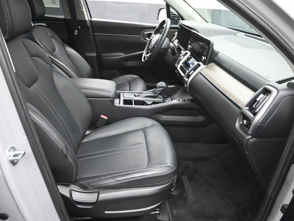 Used 2023 Kia Sorento S w/ Panoramic Sunroof Package image 7