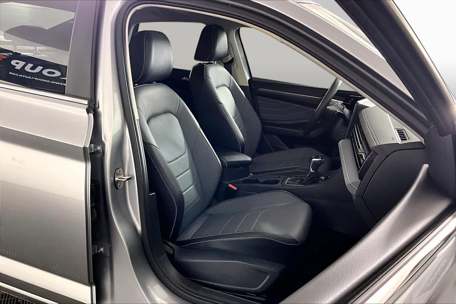 Used 2026 Volkswagen Jetta SEL FWD image 9