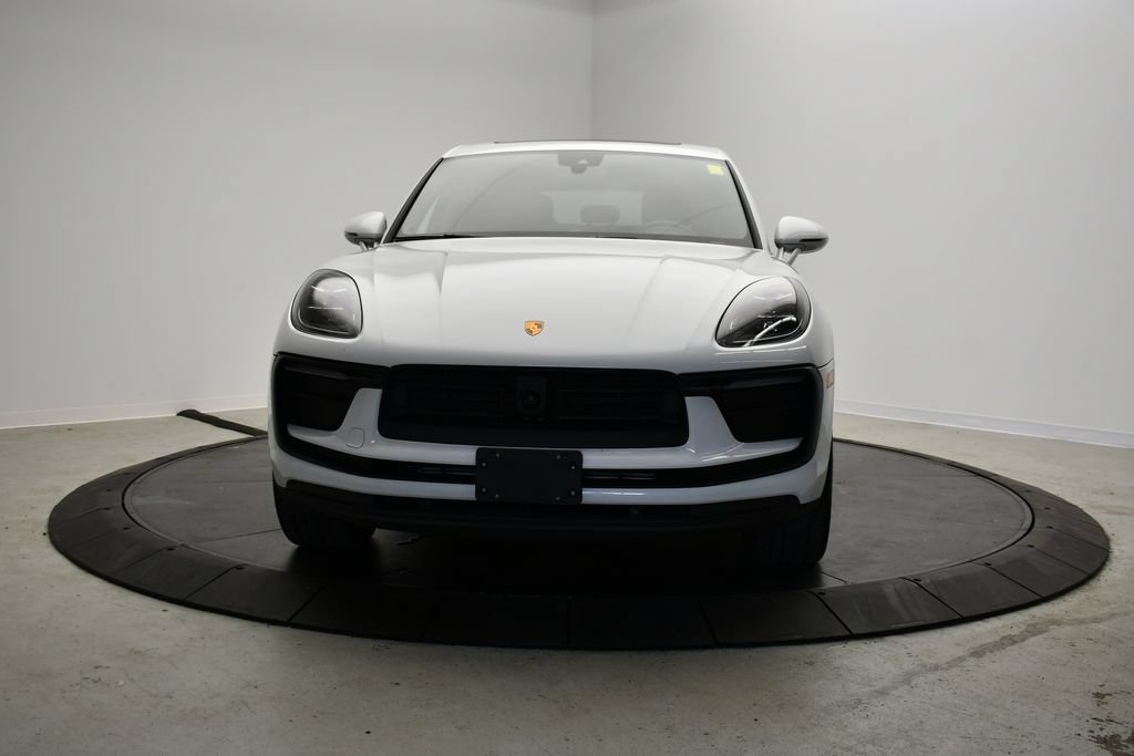 Certified 2023 Porsche Macan AWD/4WD image 10