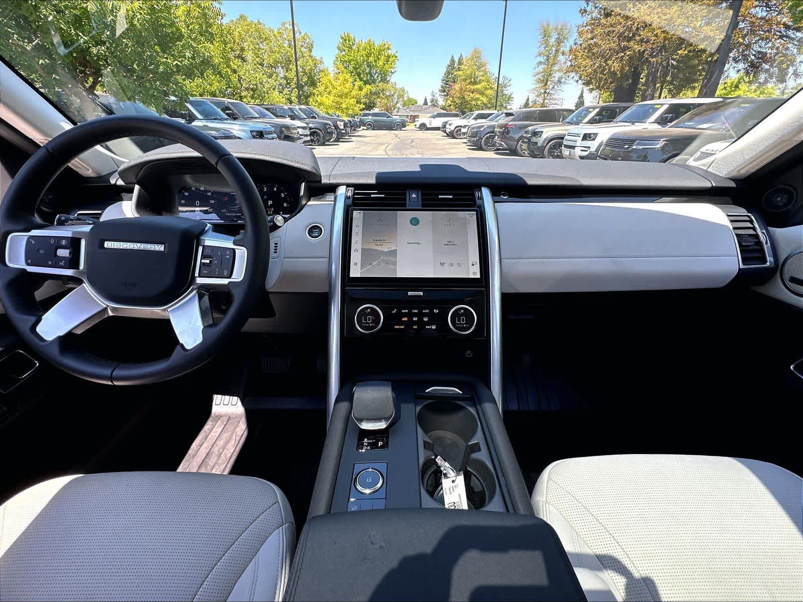 Used 2025 Land Rover Discovery S AWD/4WD image 15