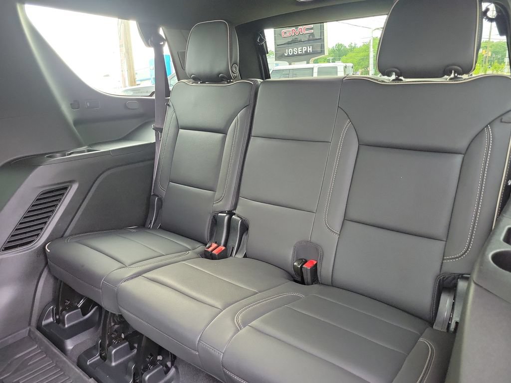 Used 2023 GMC Yukon SLT w/ SLT Premium Package AWD/4WD image 11