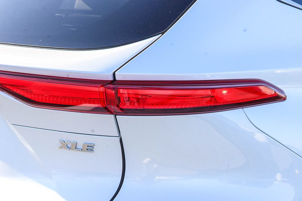 Used 2024 Toyota Venza XLE AWD/4WD image 9