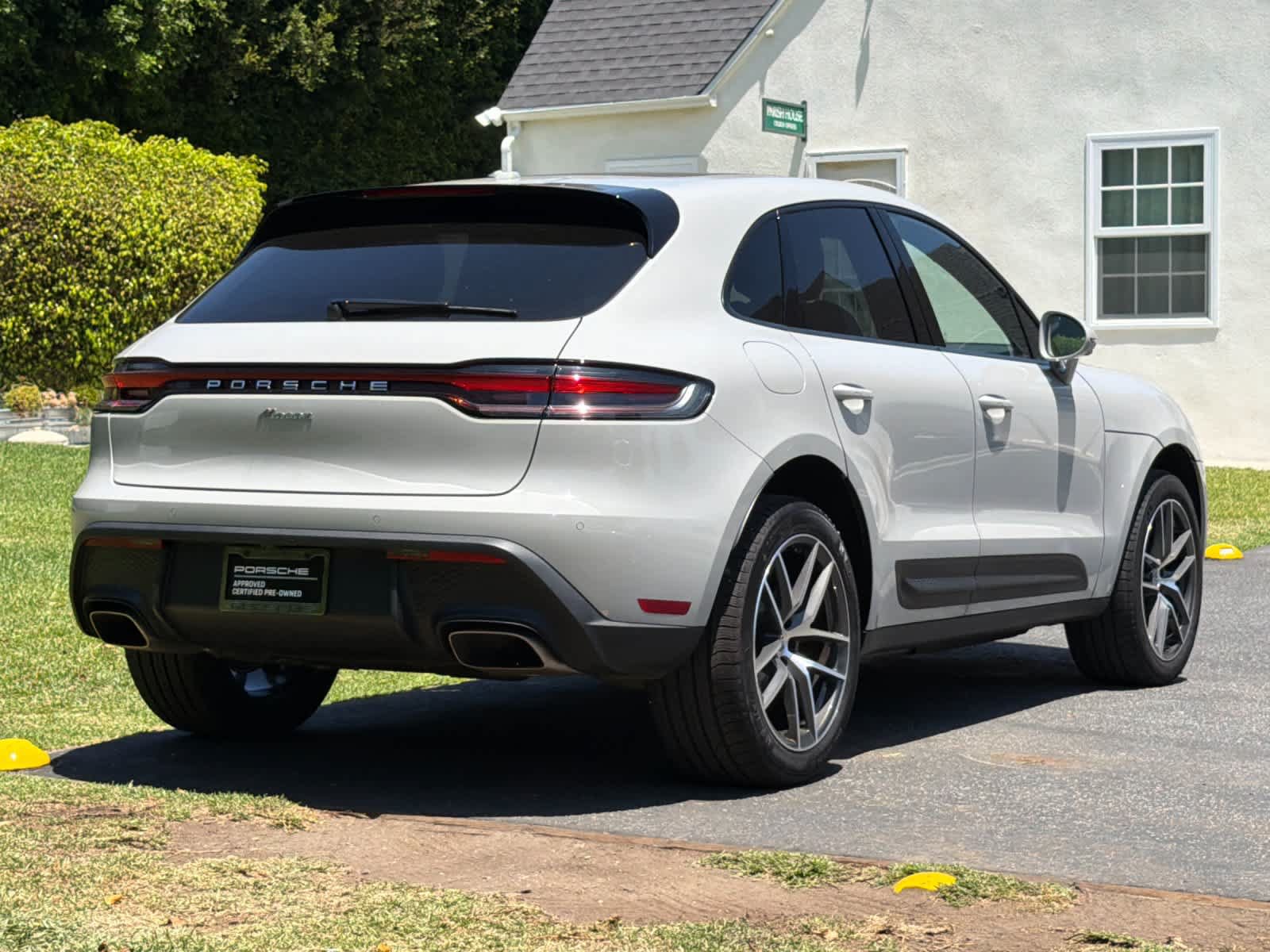 Used 2026 Porsche Macan AWD/4WD image 8