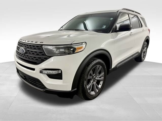 Used 2021 Ford Explorer XLT w/ Equipment Group 202A image 4