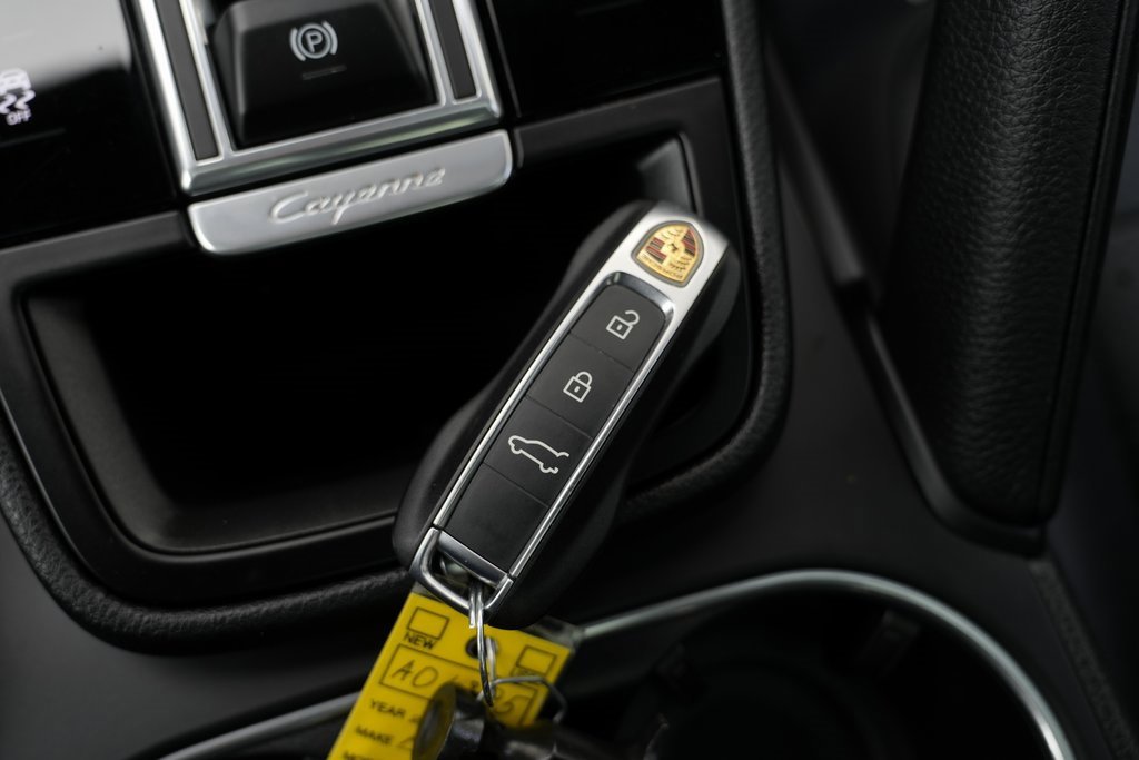 Used 2020 Porsche Cayenne image 67
