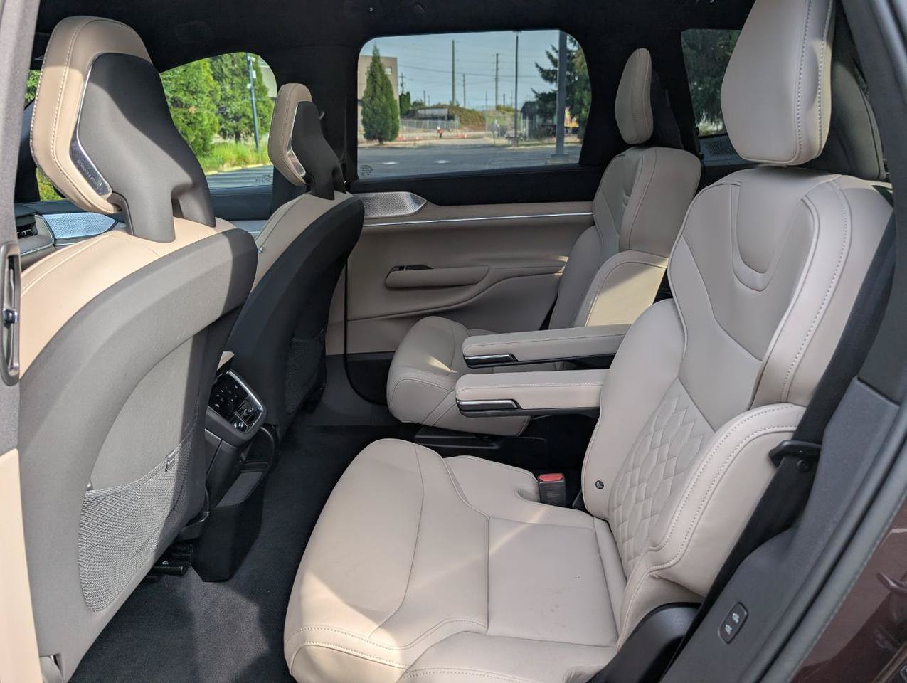 Used 2025 Volvo EX90 Ultra AWD/4WD image 11