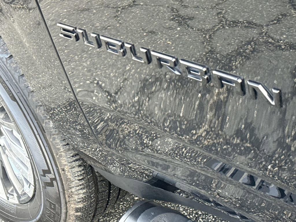 Used 2025 Chevrolet Suburban Z71 image 28